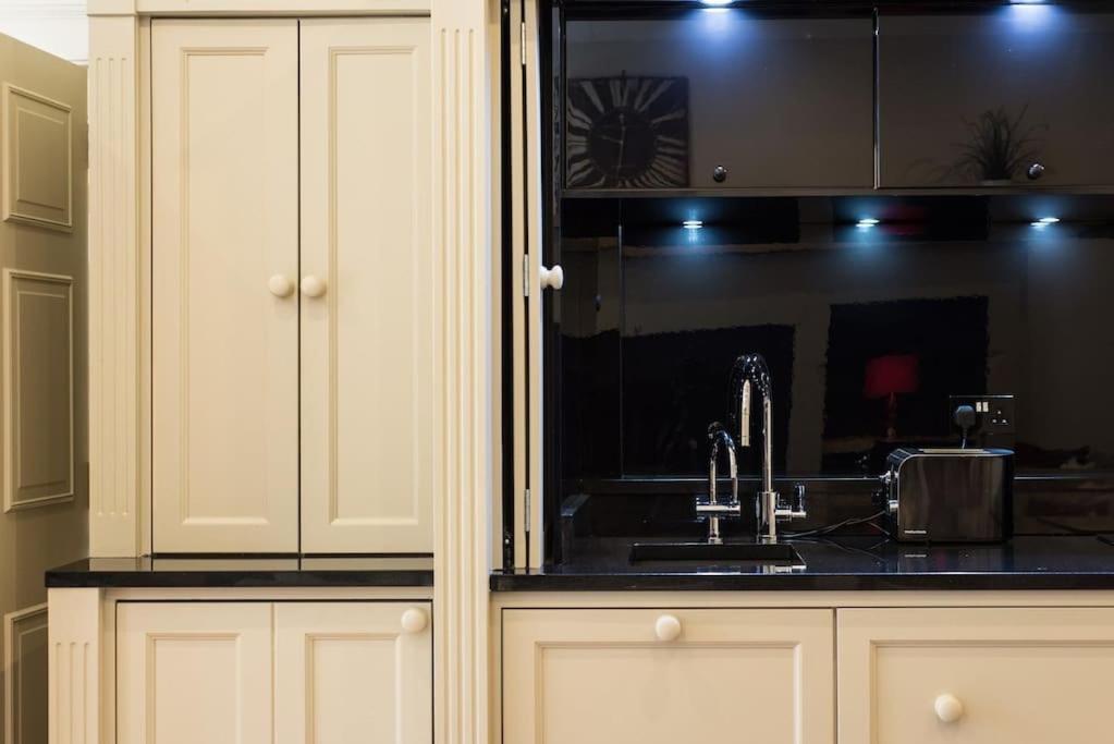Self Catering , City Centre Apartment With Parking EDI Exterior foto